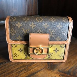 Louis Vuitton mini dauphine